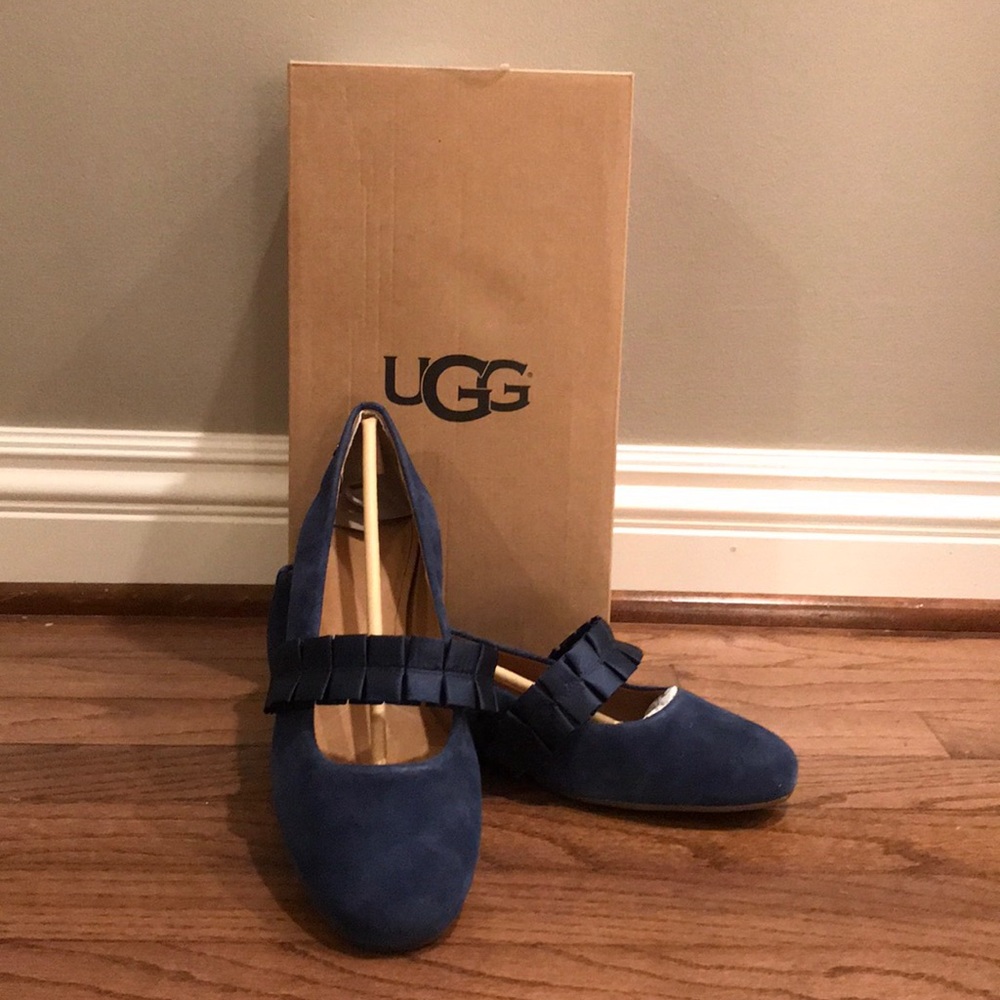 NWT Navy UGG flats, size 10